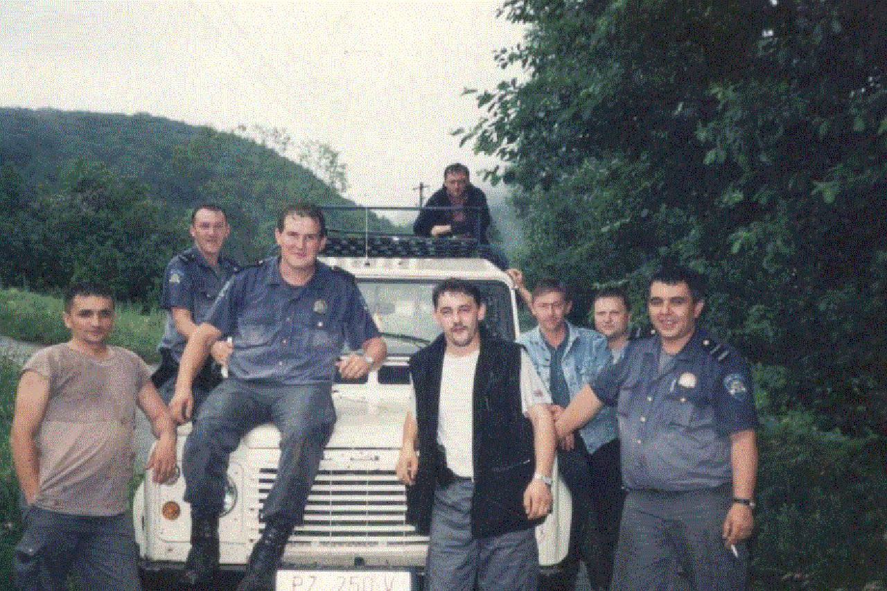 Vrijeme poslije Domovinskog rata, kao djelatnik PP Pakrac (Miler je u bijeloj majici i prsluku)