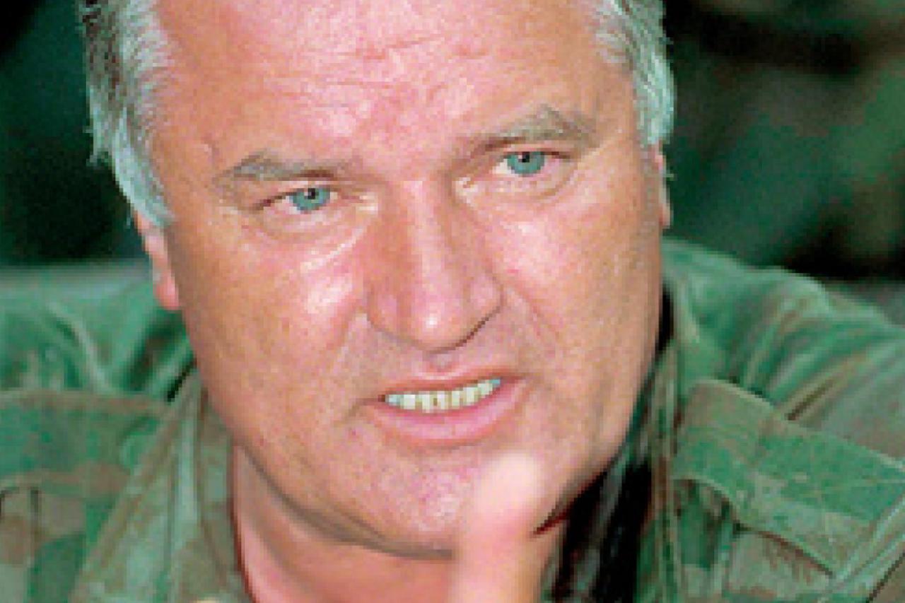 Ratko Mladić drzak i  do zuba naoružan