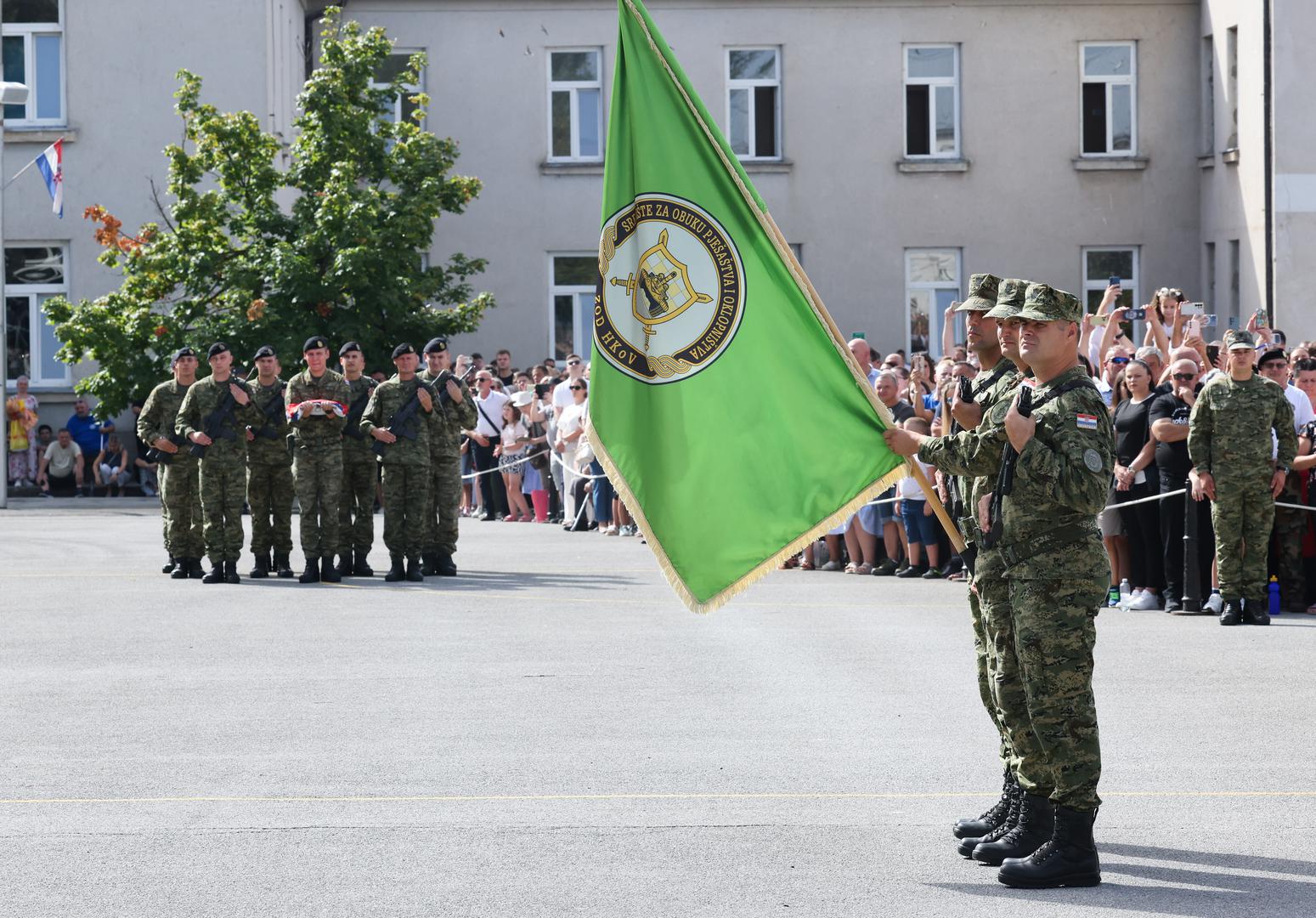 Načelnik Glavnog stožera Oružanih snaga RH Tihomir Kundid uputio je čestitke ročnicama i ročnicima u Požegi. Istaknuo je benefite temeljnog vojnog osposobljavanja i vojne službe te pozvao ročnike da po završetku temeljnog vojnog osposobljavanja nastave karijeru u Hrvatskoj vojsci.