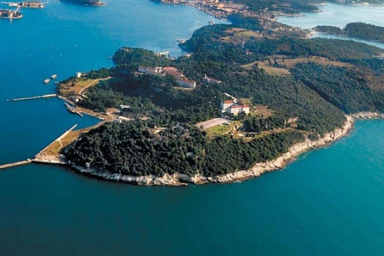 Obalna utvrda Maria Louise, najveća pulska kružna utvrda