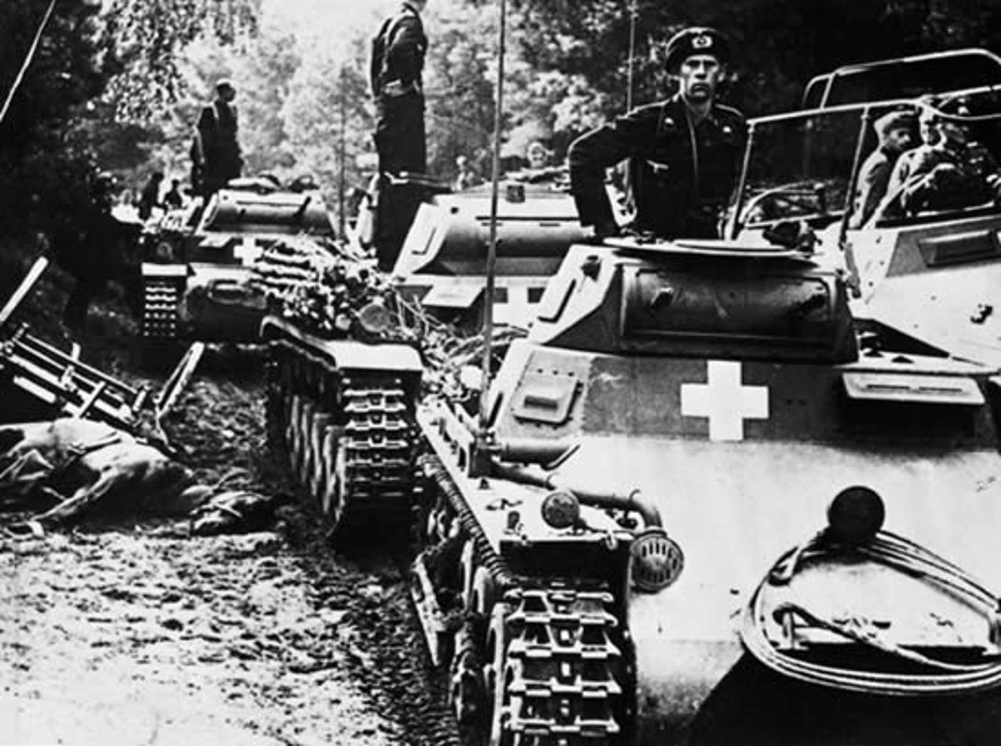 Фашистская техника. Танковая группа Гудериана 1941. Танк вермахта 1939. Колонны танковые вермахта 1941. Немецкие танки второй мировой войны 1939.