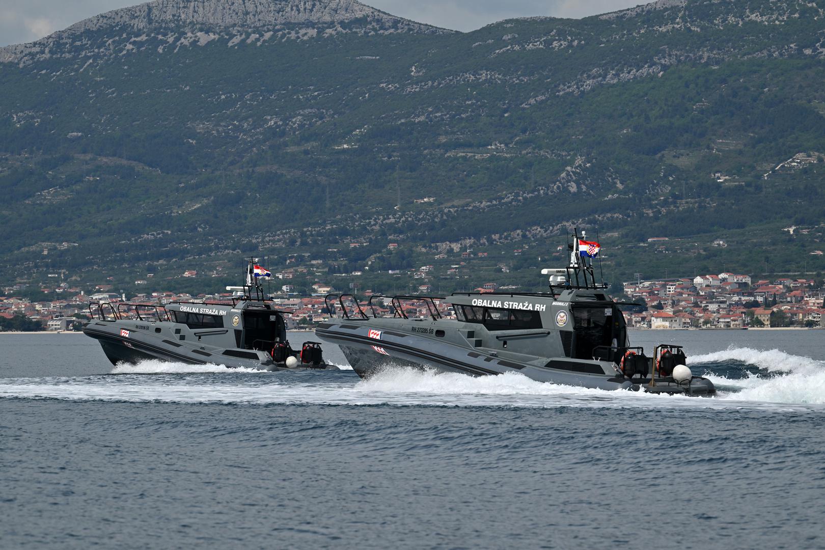 Provedene su i signalne vježbe na sidru i u plovidbi. U sklopu vježbe provedena su i bojeva gađanja površinskih ciljeva danju i noću te gađanje iz pješačkog naoružanja s brodova. Zapovjednik Obalne straže RH komodor Milan Blažević istaknuo je: „Zadovoljan sam ostvarenim rezultatima, osobito pristupom u pripremi vježbe, kao i profesionalnošću svih pripadnika Obalne straže RH. Ovogodišnja vježba potvrdila je i punu operativnu sposobnost novih gumenih brodica koje su u sastavu Obalne straže RH nepunih dva mjeseca.“