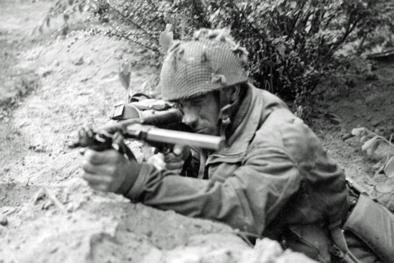 Paras