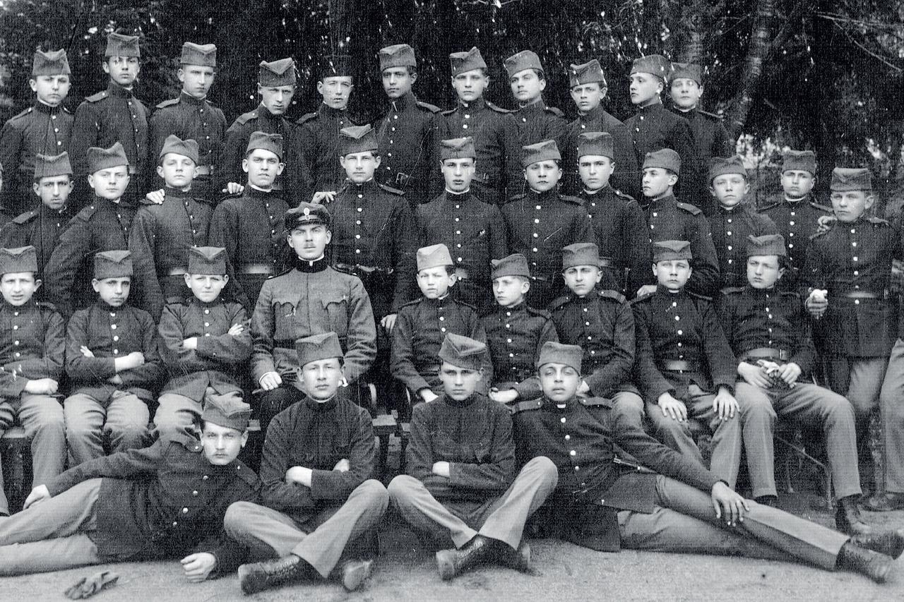 Hrvatsko domobranstvo raspušteno 1918.