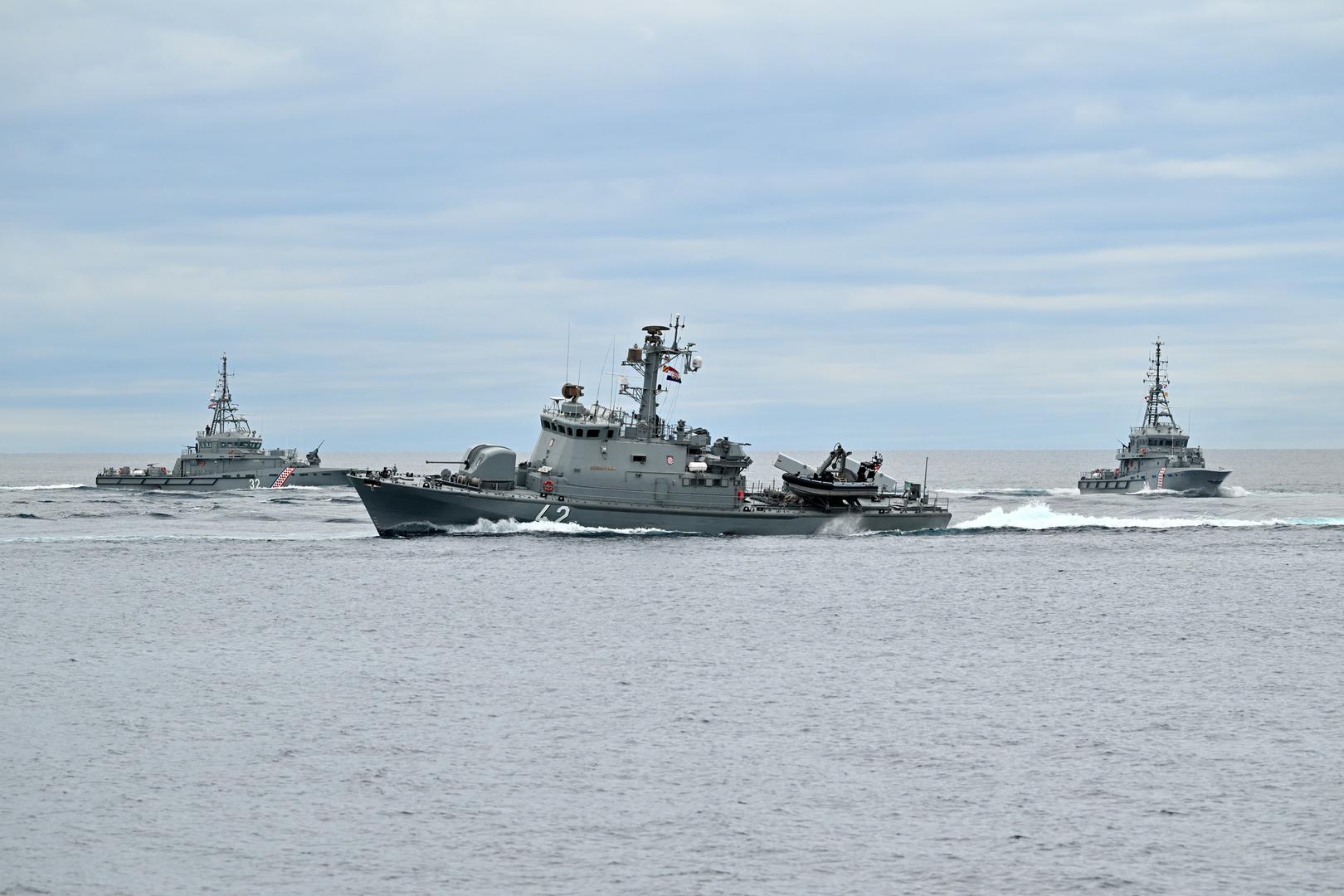 Bojna obalnog motrenja i navođenja provela je taktičku vježbu „Zrcalo 26“ na području srednjeg Jadrana na vojnoj lokaciji „Zečevo“ te na postajama obalnog motrenja, od Savudrije do Molunta. Cilj vježbe bila je provjera dostignute razine obučenosti i uvježbanosti za provedbu temeljne zadaće pružanja neprekidnih motriteljskih, komunikacijskih, informacijskih i kibernetičkih usluga u borbenim djelovanjima postrojbi Hrvatske ratne mornarice.