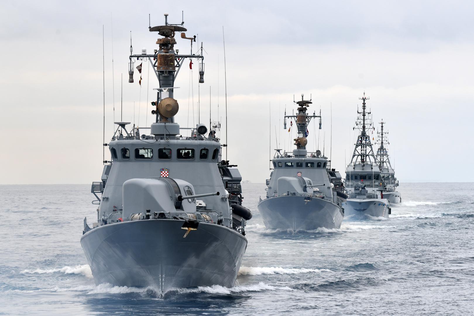 Postrojbe Hrvatske ratne mornarice su od 21. do 23. travnja 2026. provele svoje redovite godišnje vojne vježbe. Riječ je o četiri vježbe čiji je zajednički cilj provjeriti i povećati operativne sposobnosti u provedbi temeljnih misija i zadaća svake postrojbe, unaprijediti proces operativnog planiranja te provjeriti dostignuti stupanj primjene ciljeva sposobnosti.