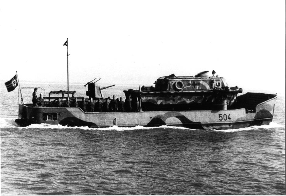 Njemački PiLaBo 504 s vozilom tipa LWS (Landwasserschlepper)