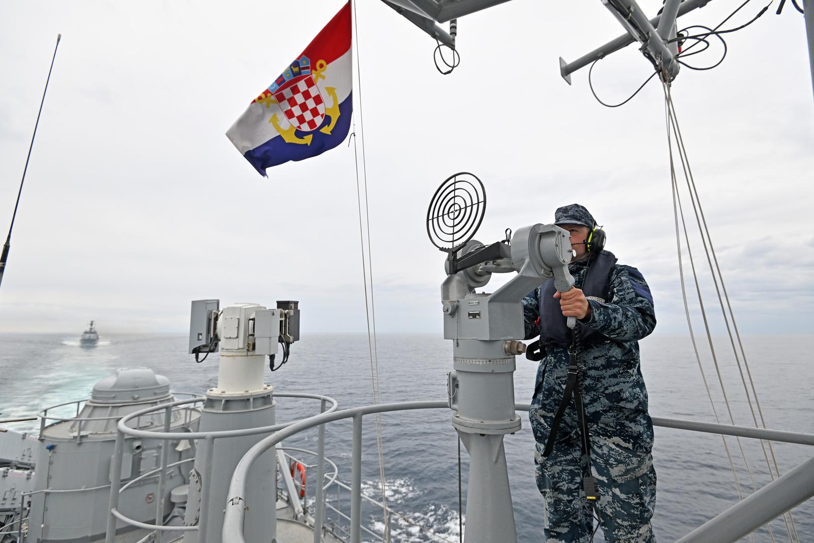 Vježba „Barakuda 26“ provedena je radi uvježbavanja procedura planiranja i provedbe pomorskih operacija snaga Flote Hrvatske ratne mornarice. Težište uvježbavanja bilo je na planiranju i provedbi aktivnosti protupovršinskog, protuzračnog, minskog, protuminskog i desantnog ratovanja, zajedničkog manevriranja površinskih snaga po nacionalnim i savezničkim procedurama, operacija pomorskog presretanja, popune na moru, signalnih vježbi te vježbe zaštite snaga u plovidbi. 