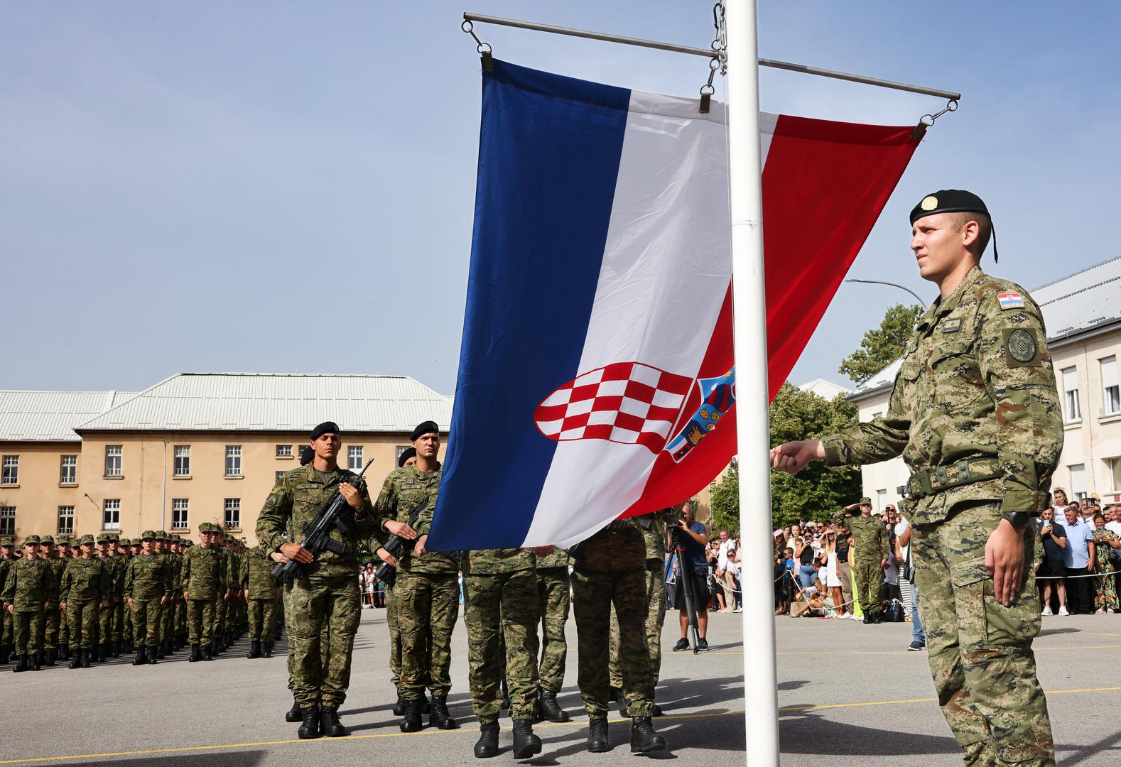 Na obuku je 17. kolovoza upućeno tisuću ročnika i ročnica na četiri vojne lokacije – u Kninu, Slunju i Požegi te, prvi put, u vojarnu „5. gardijske brigade Slavonski sokolovi” u Vinkovcima, dok je priziv savjesti u ovom naraštaju iskazalo tek 1,3 % mladih.