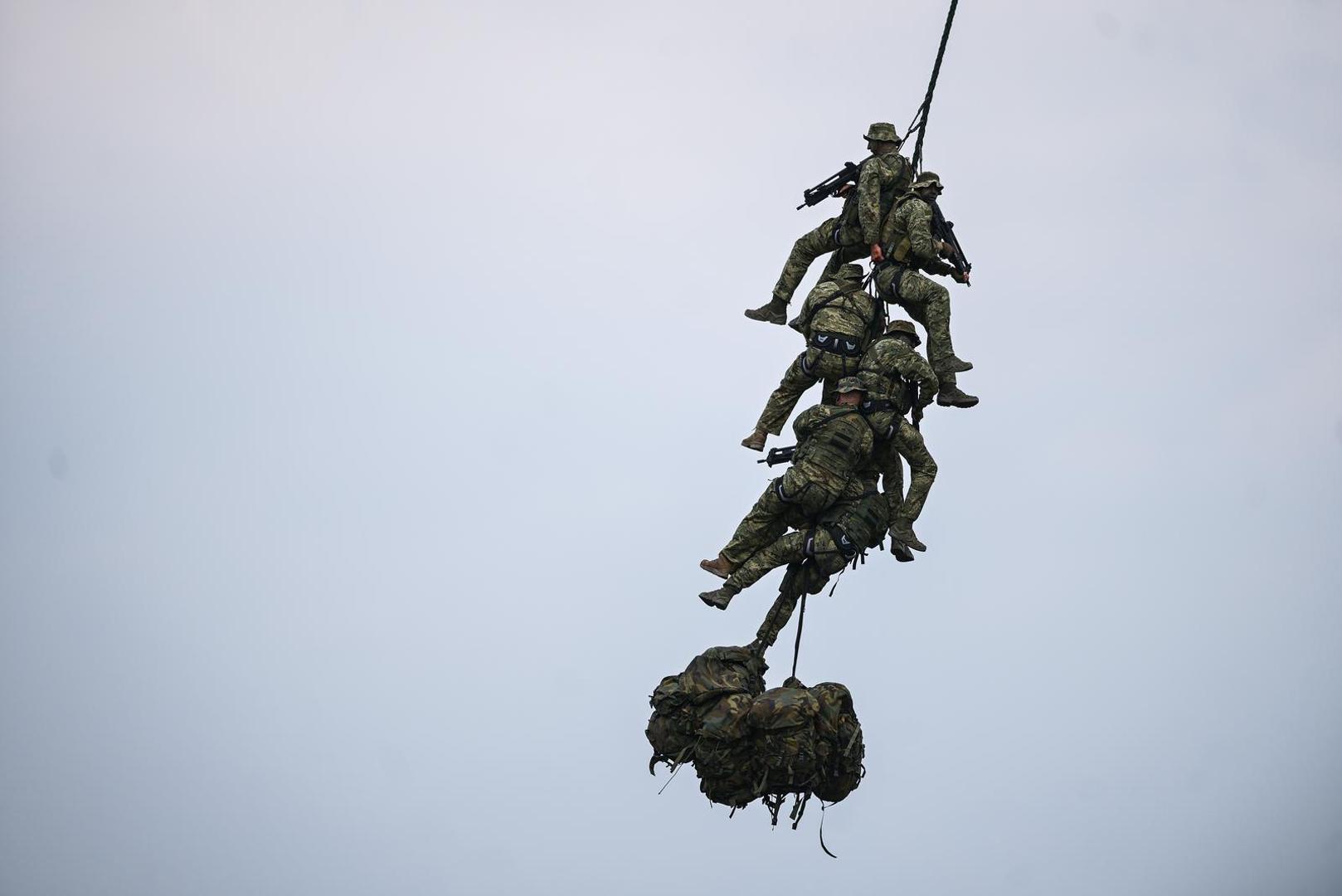 U završnoj ofenzivnoj operaciji, uz hrvatske vojnike, sudjelovali su i pripadnici oružanih snaga Slovenije, Italije, Crne Gore, Albanije, Portugala, Kosova i Sjedinjenih Američkih Država, uključujući Nacionalnu gardu Minnesote, s kojom Hrvatska obilježava 30 godina obrambene suradnje.